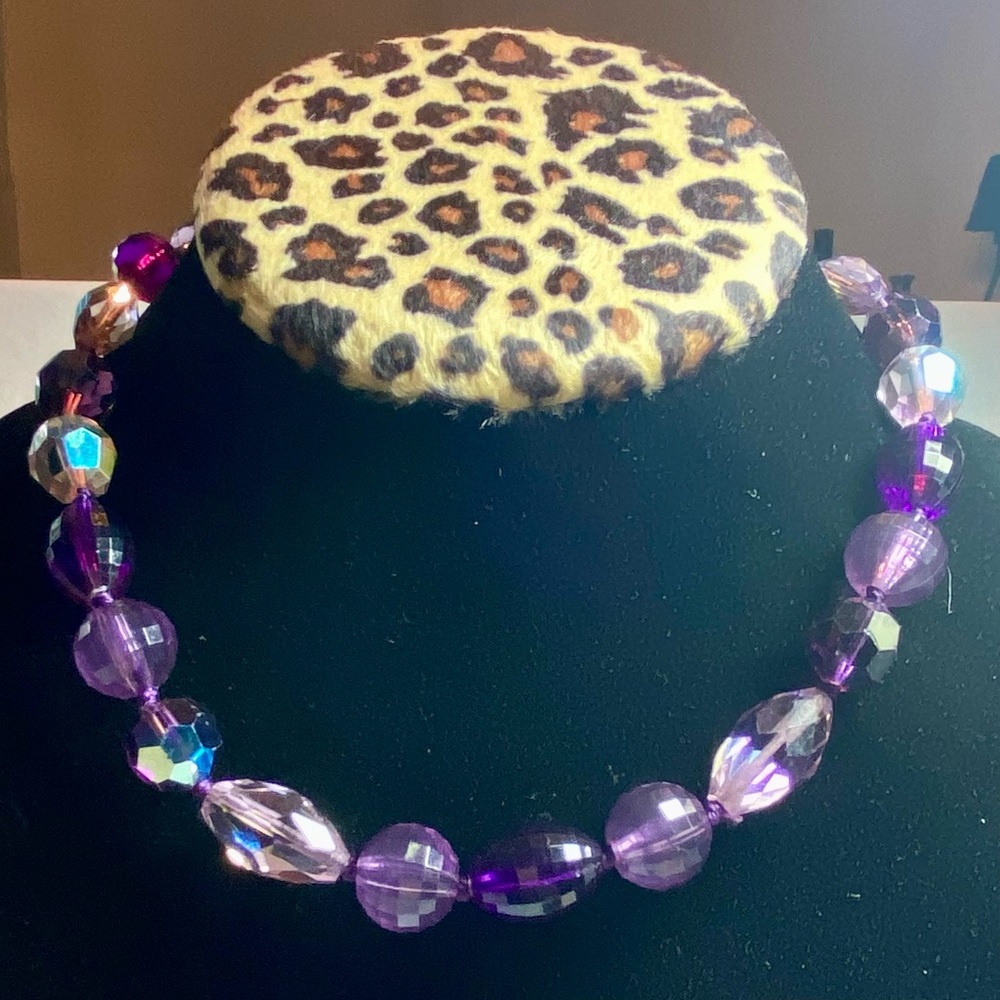 Vintage purple crystal beads necklace.